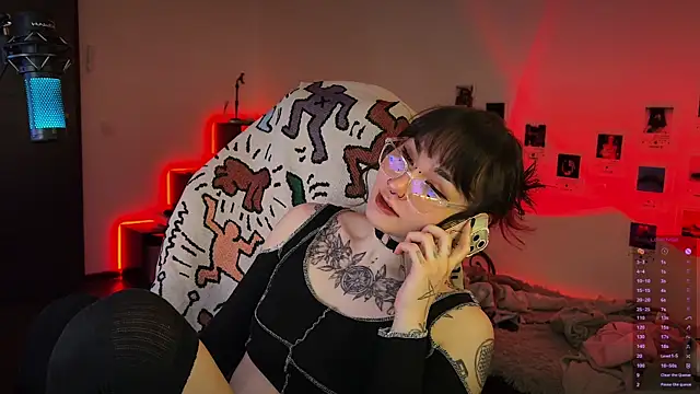 deadlysweet online show from January 7, 4:26 am