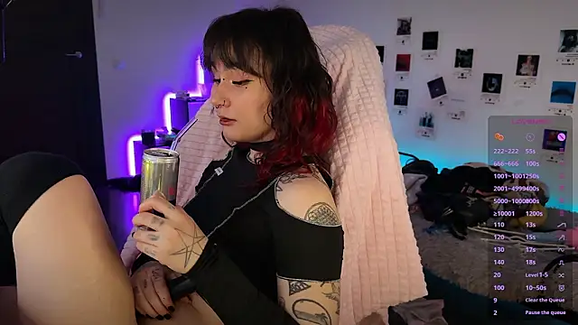 deadlysweet online show from February 12, 2:39 am