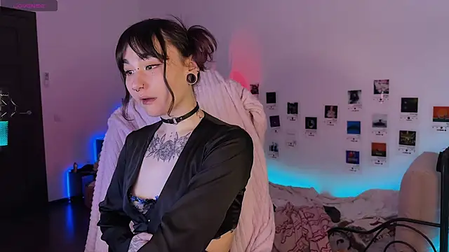 deadlysweet online show from April 17, 4:04 am