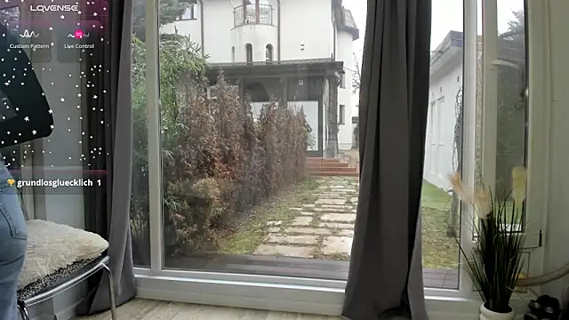 Selena Reeves online show from March 2, 7:32 am