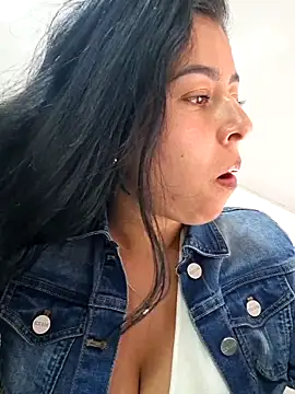 Snapshot of Emily_Wane chatting on May 1, 5:17 pm Emily Wane online show from May 1, 5:17 pm