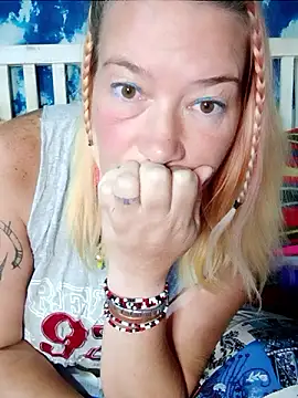 Snapshot of GingerKtm21 chatting on December 1, 7:14 pm GingerKtm21 online show from December 1, 7:14 pm