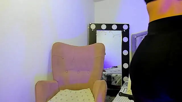 AnaRuiz online show from January 12, 2:44 pm