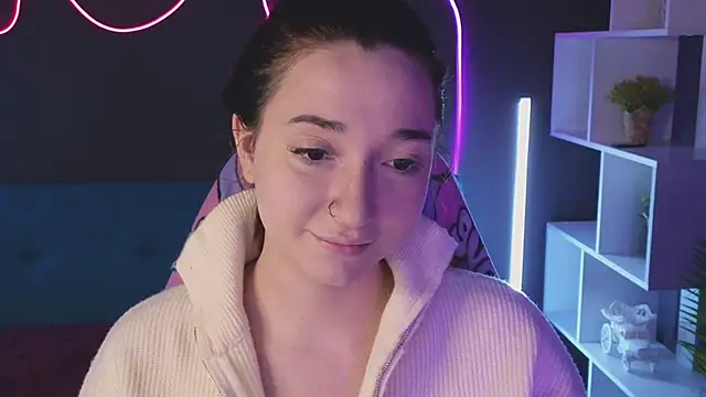 Snapshot of YasmineWest chatting on December 3, 1:30 am YasmineWest online show from December 3, 1:30 am