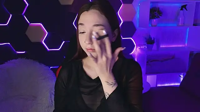 Snapshot of YasmineWest chatting on December 12, 1:10 am YasmineWest online show from December 12, 1:10 am