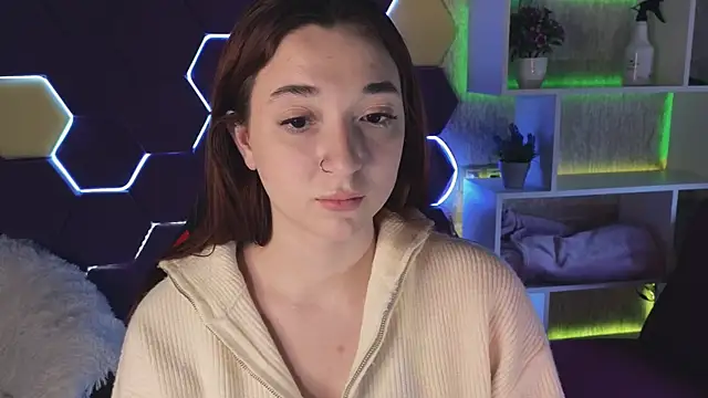 Snapshot of YasmineWest chatting on December 12, 4:15 am YasmineWest online show from December 12, 4:15 am