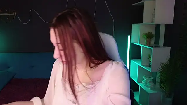 Snapshot of YasmineWest chatting on December 15, 8:30 am YasmineWest online show from December 15, 8:30 am