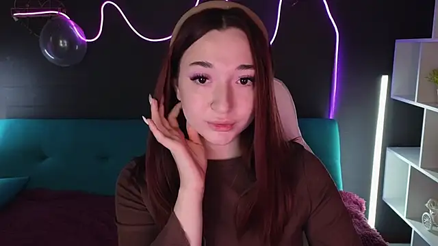 Snapshot of YasmineWest chatting on December 18, 4:20 am YasmineWest online show from December 18, 4:20 am