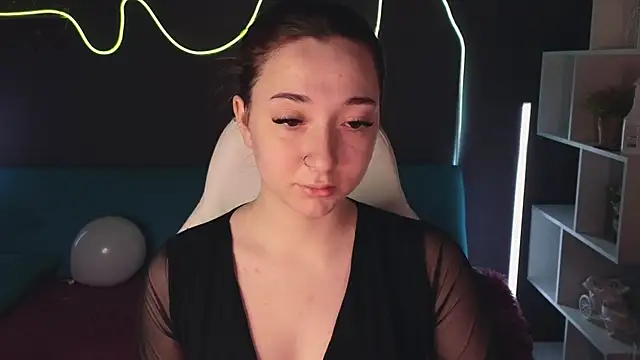 Snapshot of YasmineWest chatting on December 21, 1:15 am YasmineWest online show from December 21, 1:15 am