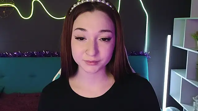 Snapshot of YasmineWest chatting on December 22, 6:39 am YasmineWest online show from December 22, 6:39 am