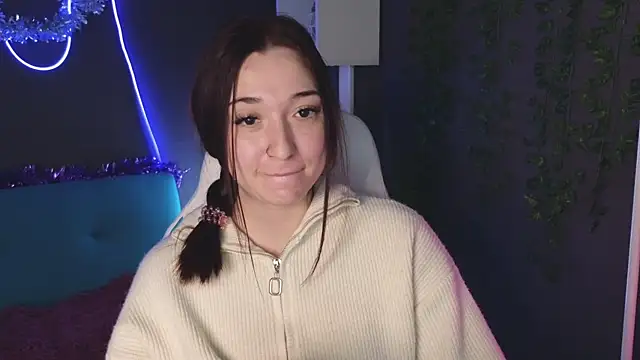 Snapshot of YasmineWest chatting on December 29, 4:05 am YasmineWest online show from December 29, 4:05 am