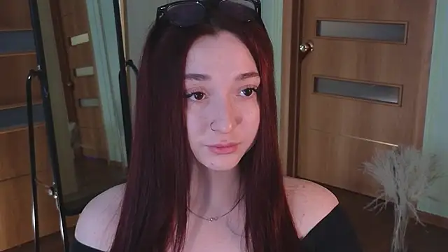 Snapshot of YasmineWest chatting on January 18, 9:24 am YasmineWest online show from January 18, 9:24 am