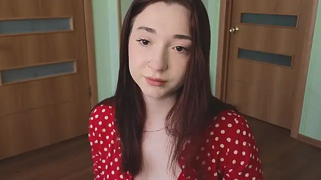 Snapshot of YasmineWest chatting on February 5, 8:11 am YasmineWest online show from February 5, 8:11 am