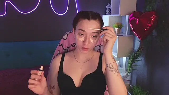 Snapshot of YasmineWest chatting on March 7, 12:37 am YasmineWest online show from March 7, 12:37 am