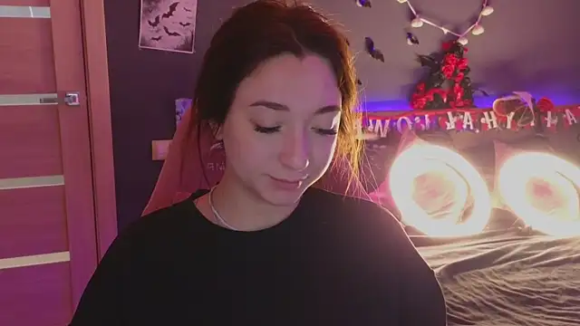 Snapshot of YasmineWest chatting on October 27, 2:04 am YasmineWest online show from October 27, 2:04 am