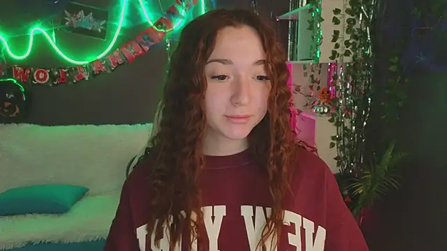 Snapshot of YasmineWest chatting on October 31, 1:50 am YasmineWest online show from October 31, 1:50 am