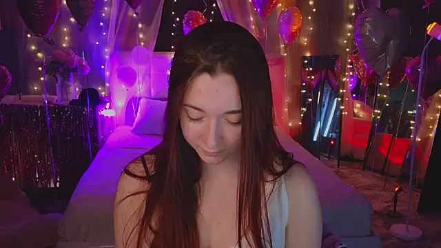 Snapshot of YasmineWest chatting on February 12, 8:09 am YasmineWest online show from February 12, 8:09 am