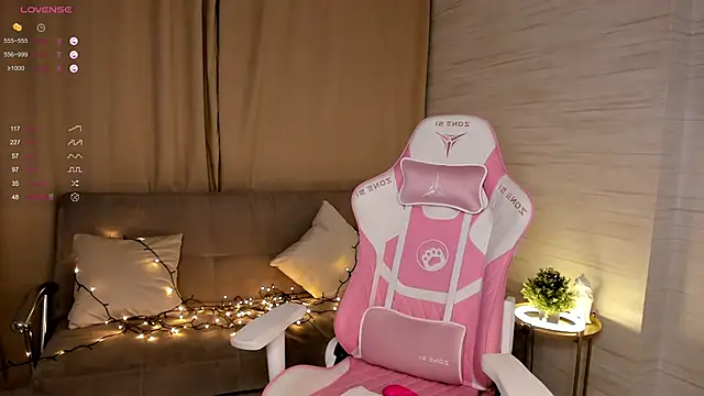 AnnikaAllison online show from March 19, 3:08 pm