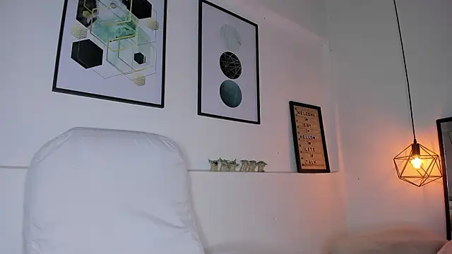 amysc online show from February 13, 11:39 am