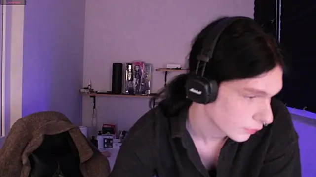 carthylovvve online show from December 5, 8:44 pm