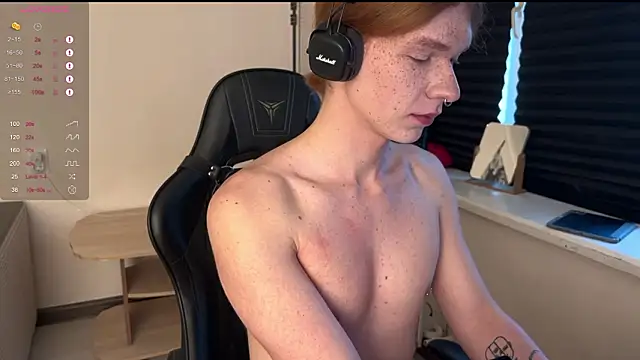 Snapshot of carthylovvve chatting on February 8, 1:36 pm carthylovvve online show from February 8, 1:36 pm