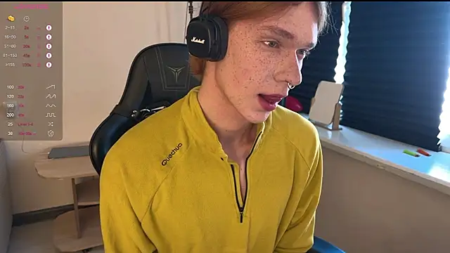 Snapshot of carthylovvve chatting on February 10, 12:31 pm carthylovvve online show from February 10, 12:31 pm