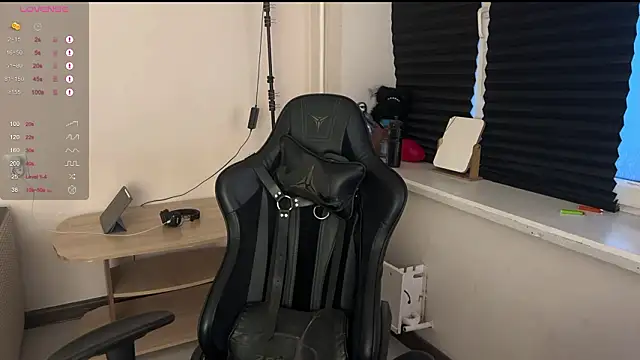 Snapshot of carthylovvve chatting on February 11, 2:55 pm carthylovvve online show from February 11, 2:55 pm