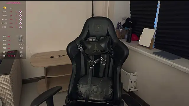 Snapshot of carthylovvve chatting on February 12, 2:56 pm carthylovvve online show from February 12, 2:56 pm