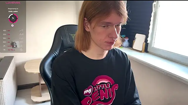 Snapshot of carthylovvve chatting on March 1, 9:22 am carthylovvve online show from March 1, 9:22 am