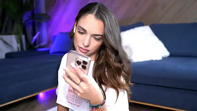 EsmeAinsley online show from November 14, 1:15 am