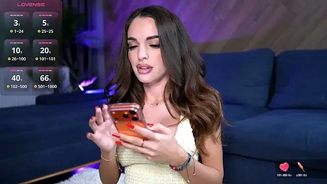 EsmeAinsley online show from December 18, 1:55 am