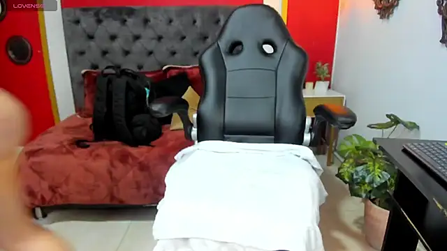 Snapshot of Tisha__lau chatting on February 25, 1:39 pm Tisha  lau online show from February 25, 1:39 pm