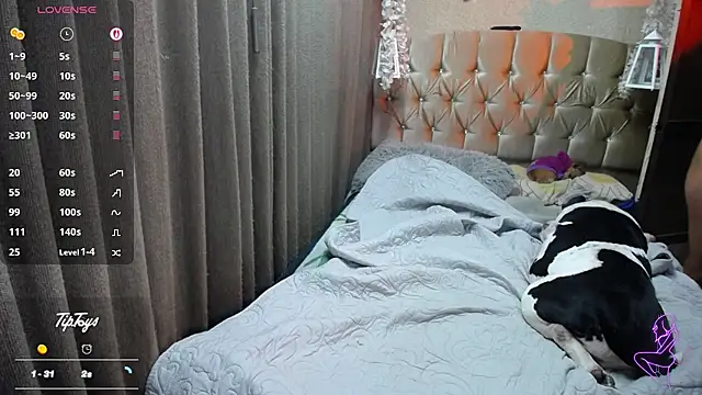 Snapshot of Dreams_sophi chatting on July 16, 1:22 am Dreams sophi online show from July 16, 1:22 am
