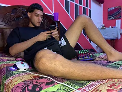Snapshot of tanned_boy chatting on May 6, 5:40 pm tanned boy online show from May 6, 5:40 pm