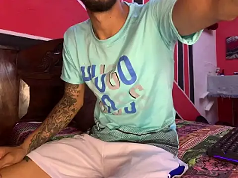 Snapshot of tanned_boy chatting on June 10, 3:33 pm tanned boy online show from June 10, 3:33 pm
