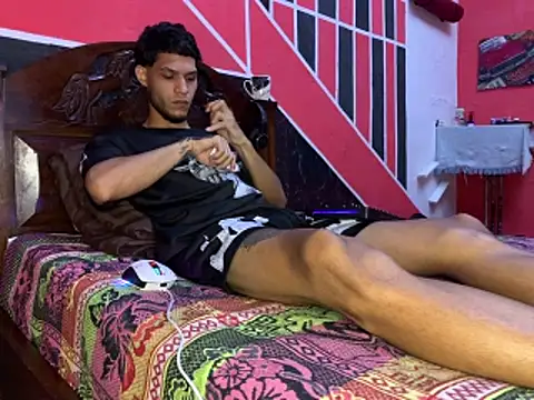 Snapshot of tanned_boy chatting on June 12, 9:52 am tanned boy online show from June 12, 9:52 am