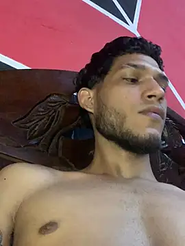 Snapshot of tanned_boy chatting on June 17, 6:20 pm tanned boy online show from June 17, 6:20 pm