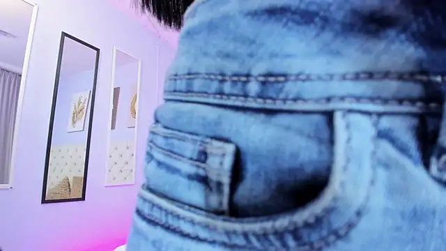 sarah cruzz  online show from December 10, 10:05 pm