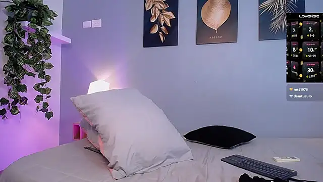 JasmineCampbell  online show from March 11, 12:00 am