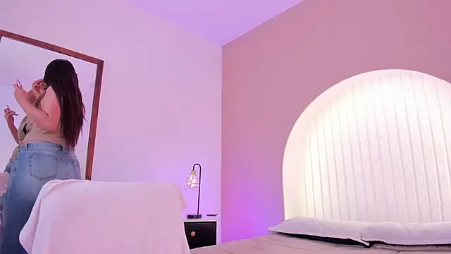 martina duque  online show from March 13, 7:09 pm