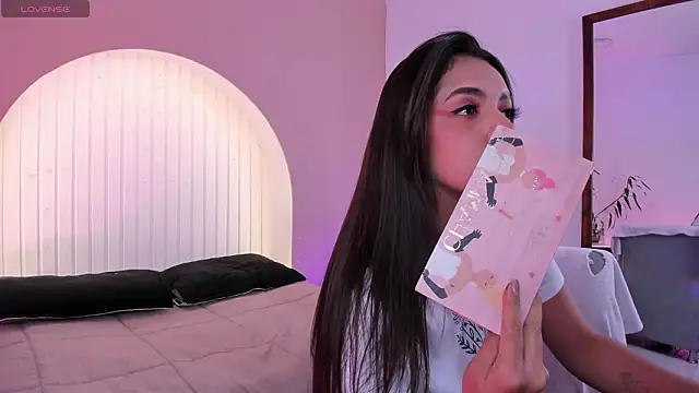 martina duque  online show from March 14, 6:24 pm