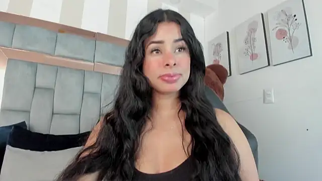 Snapshot of emma_castilloo chatting on January 31, 9:46 pm emma castilloo online show from January 31, 9:46 pm