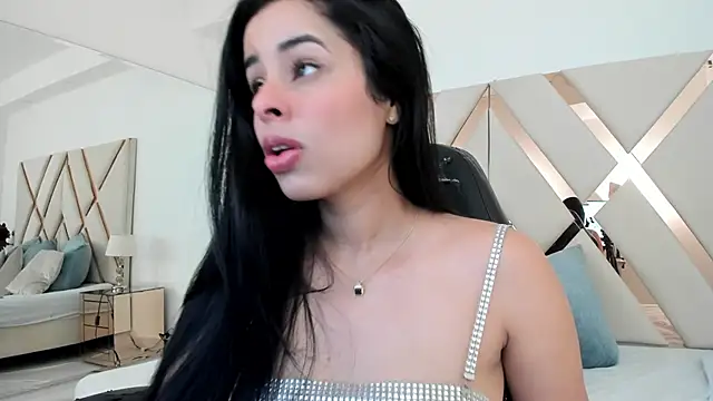 Snapshot of emma_castilloo chatting on February 16, 6:26 pm emma castilloo online show from February 16, 6:26 pm