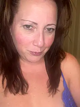 Snapshot of xsexycurvymilf chatting on December 4, 7:23 pm xsexycurvymilf online show from December 4, 7:23 pm