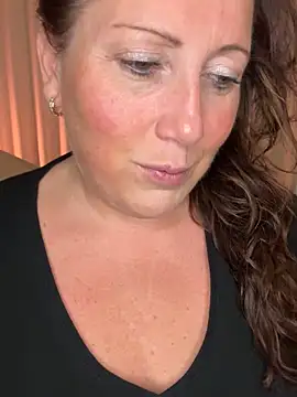 Snapshot of xsexycurvymilf chatting on October 29, 2:52 pm xsexycurvymilf online show from October 29, 2:52 pm