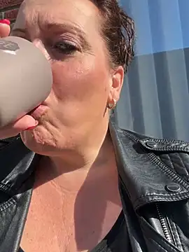 xsexycurvymilf online show from April 15, 8:43 am