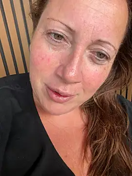 xsexycurvymilf online show from August 1, 6:45 am