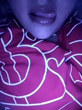 Snapshot of _Redwine_ chatting on December 17, 5:30 pm Redwine online show from December 17, 5:30 pm