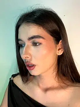 Coralinee 01 online show from November 15, 12:41 am