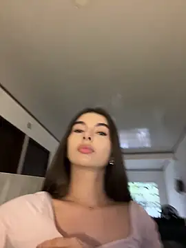 Coralinee 01 online show from April 25, 10:29 pm